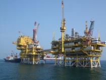 offshore oil rig photo